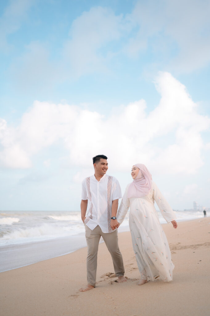 Outdoor maternity shoot in Miami, Kuala Terengganu by Temuha Photography